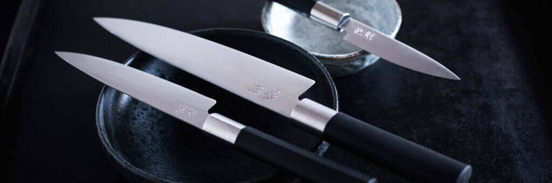 Présentation de la mallette 5 couteaux japonais KAI Wasabi Black Euro
