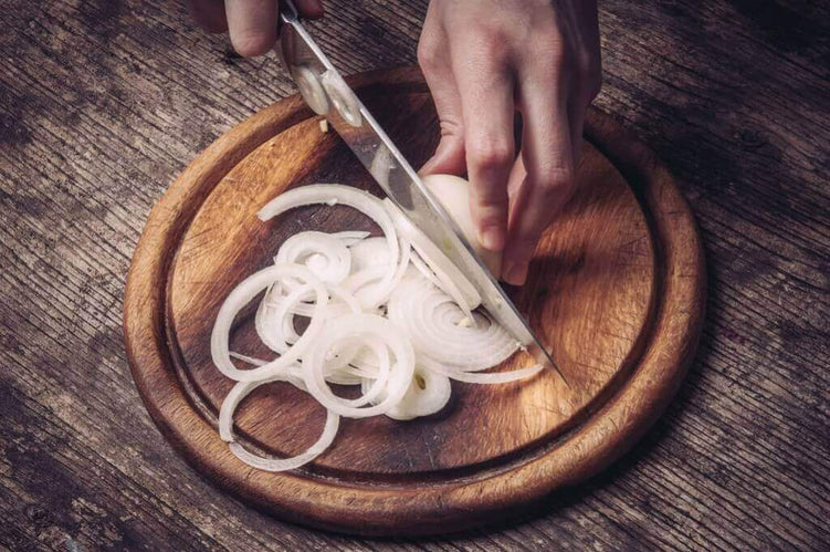 Comment émincer un oignon ?