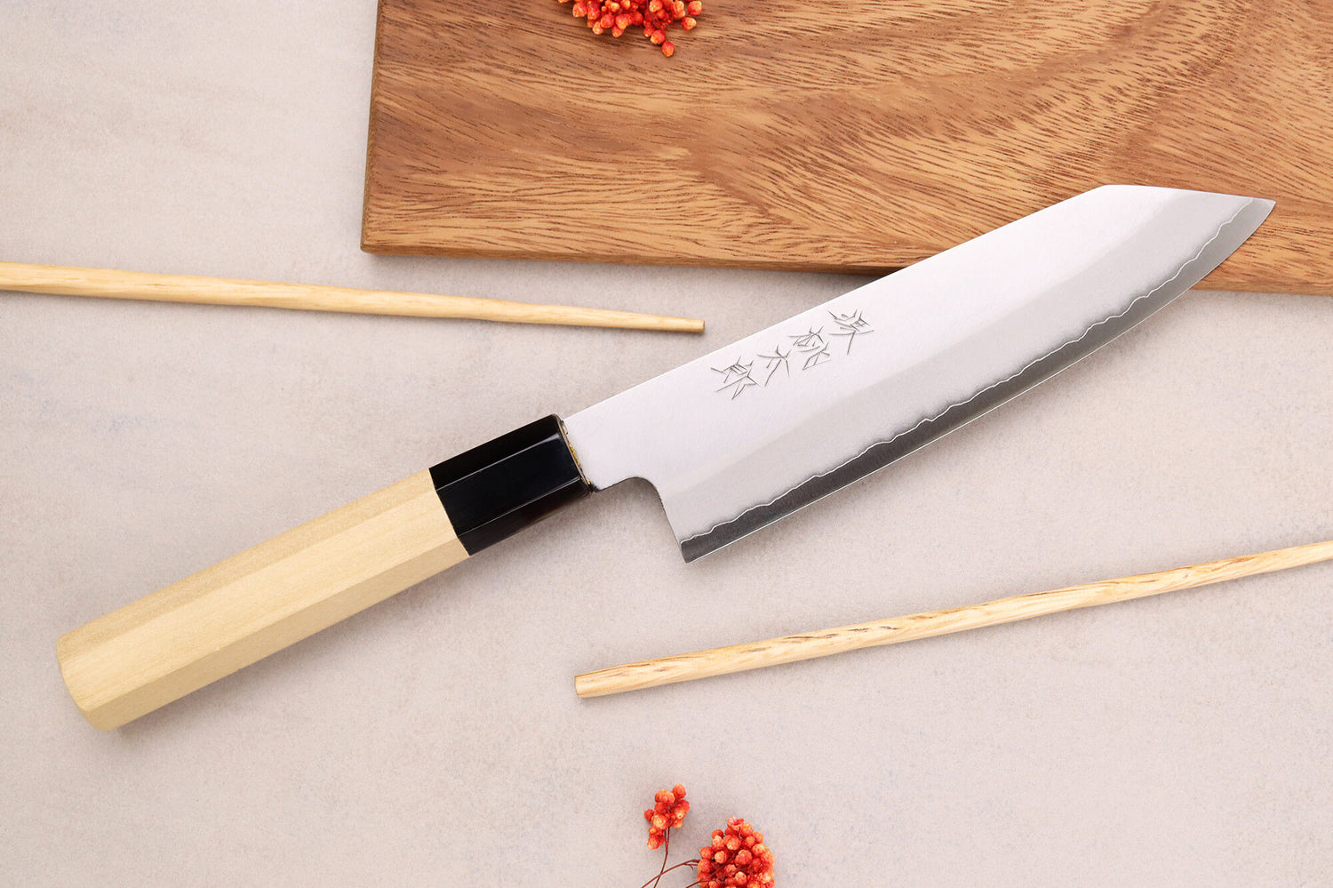 Couteau santoku kiritsuke 18cm japonais artisanal Momotaro Ginsan manche en magnolia