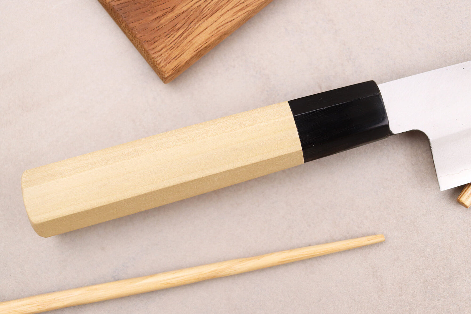 Couteau santoku kiritsuke 18cm japonais artisanal Momotaro Ginsan manche en magnolia