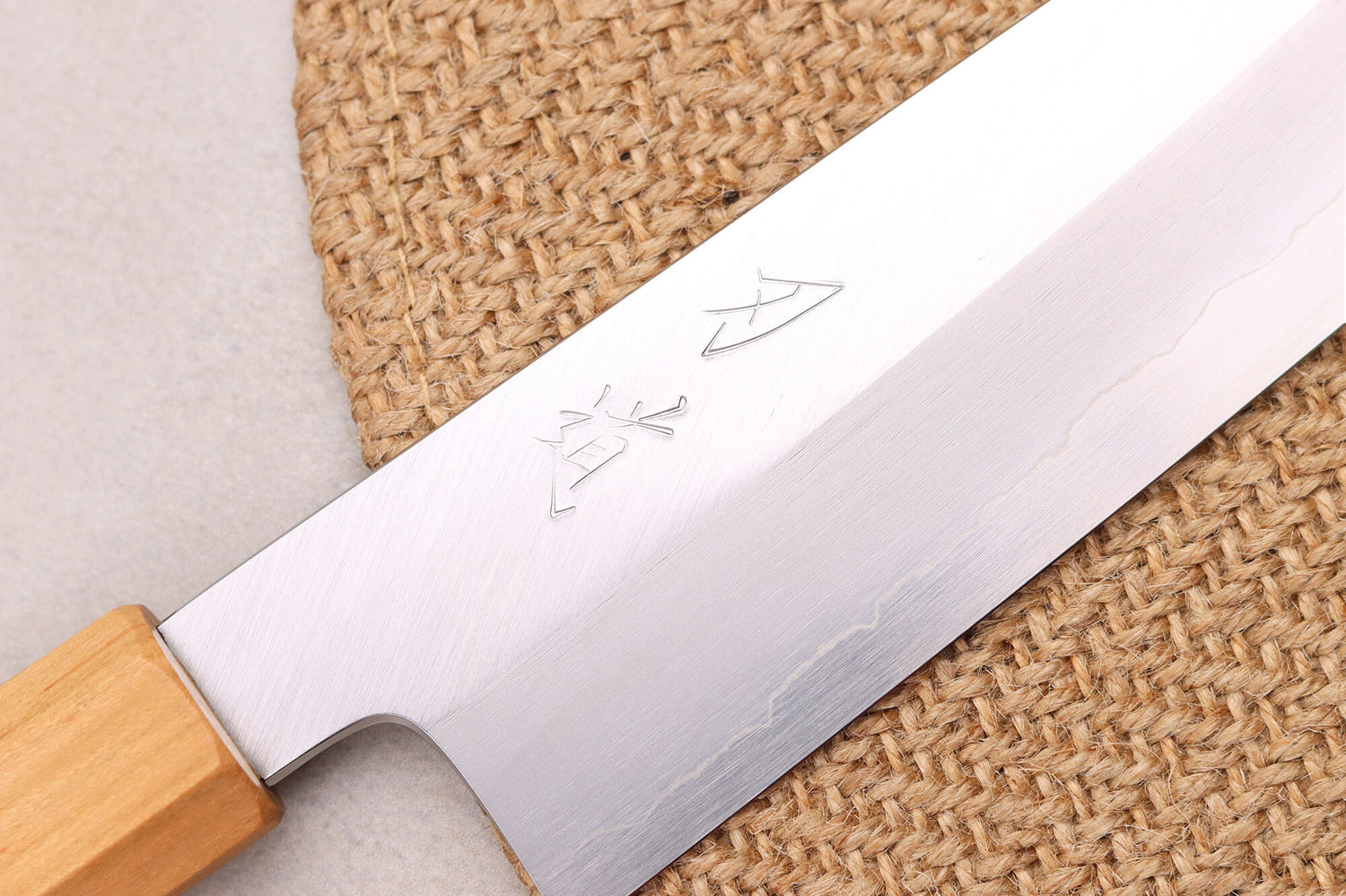 Couteau santoku kiritsuke 18cm japonais artisanal Hado Ginsan Cherry