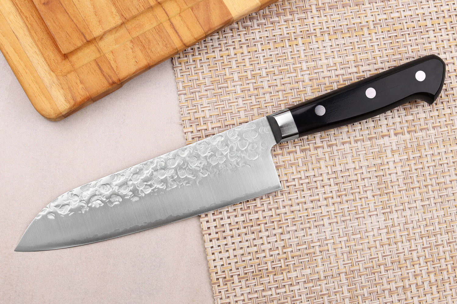 Couteau santoku japonais artisanal Takamura VG10 Tsuchime 16,5cm