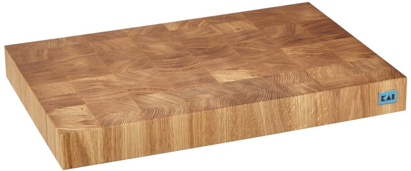 Planche à découper KAI en chêne 39x26cm + pieds antidérapants