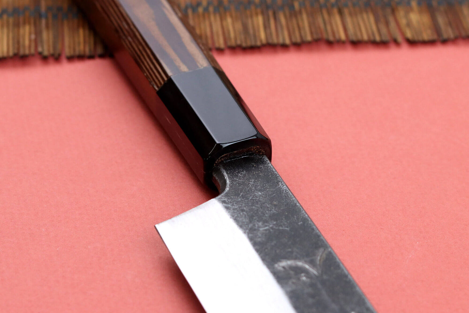 Couteau yanagiba 30cm japonais artisanal Hatsukokoro Shirasagi manche en wengé