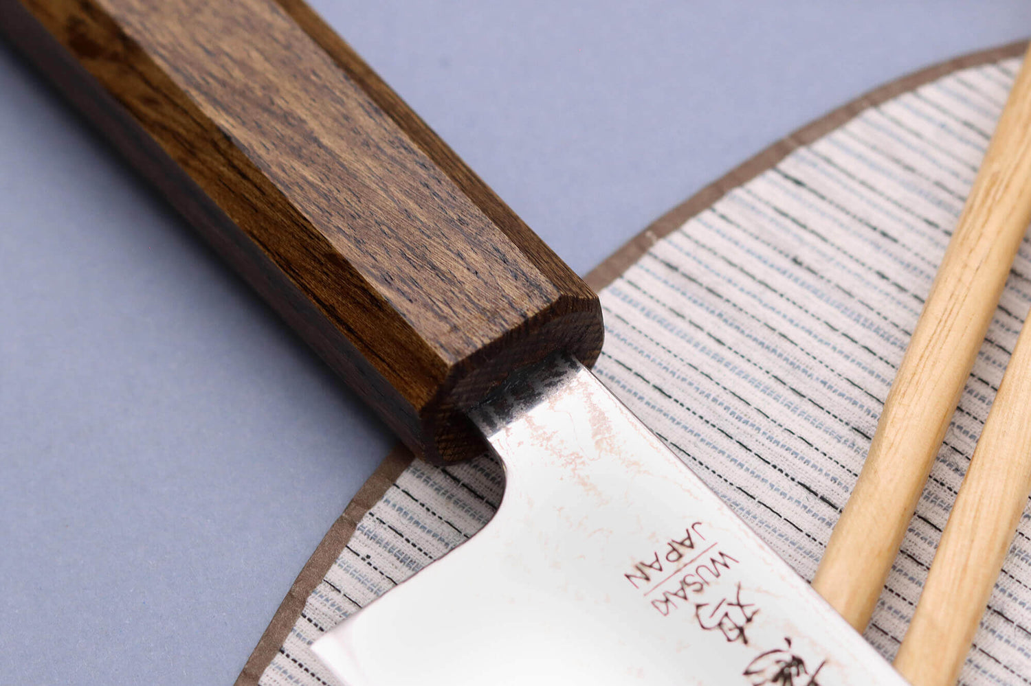 Couteau bunka japonais artisanal Wusaki Unagi AUS10 damas 17,5cm manche chêne