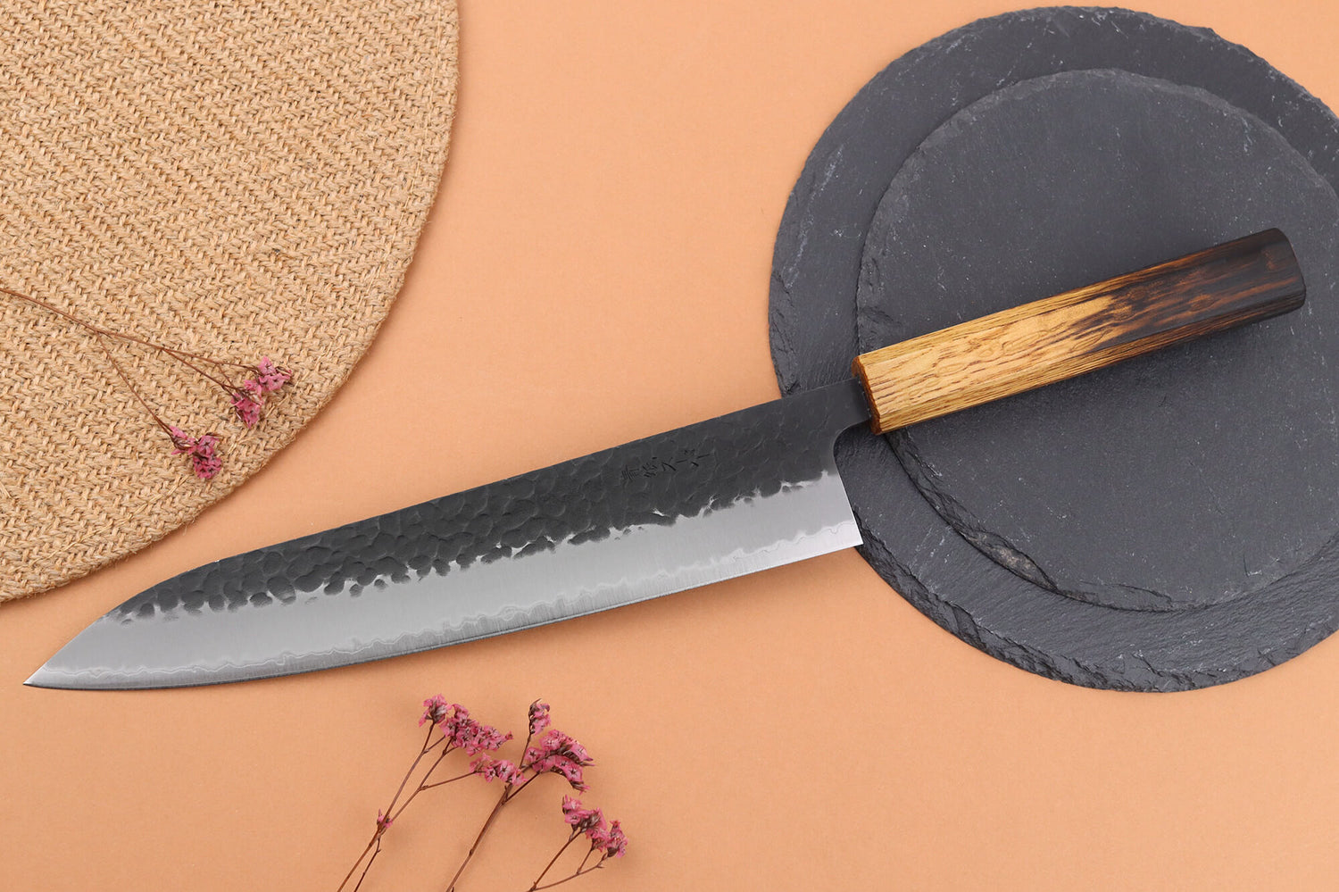 Couteau de chef 24cm japonais artisanal Yuzo Black AS chêne brûlé