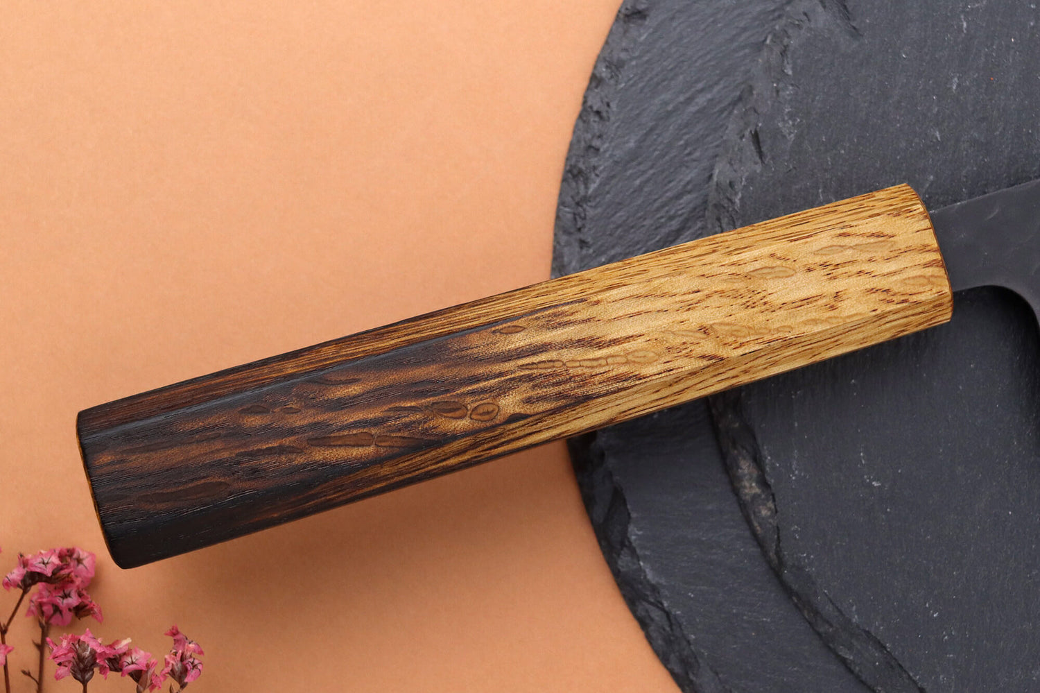 Couteau de chef 24cm japonais artisanal Yuzo Black AS chêne brûlé