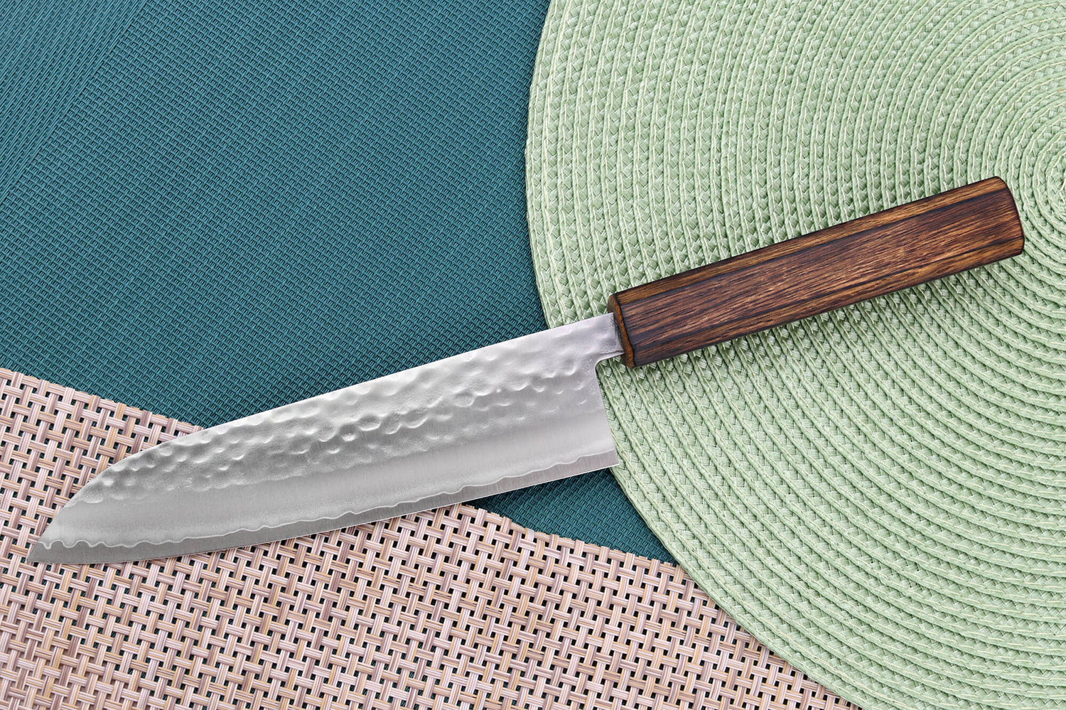 Couteau de chef 18cm japonais artisanal Masutani martelé manche en chêne