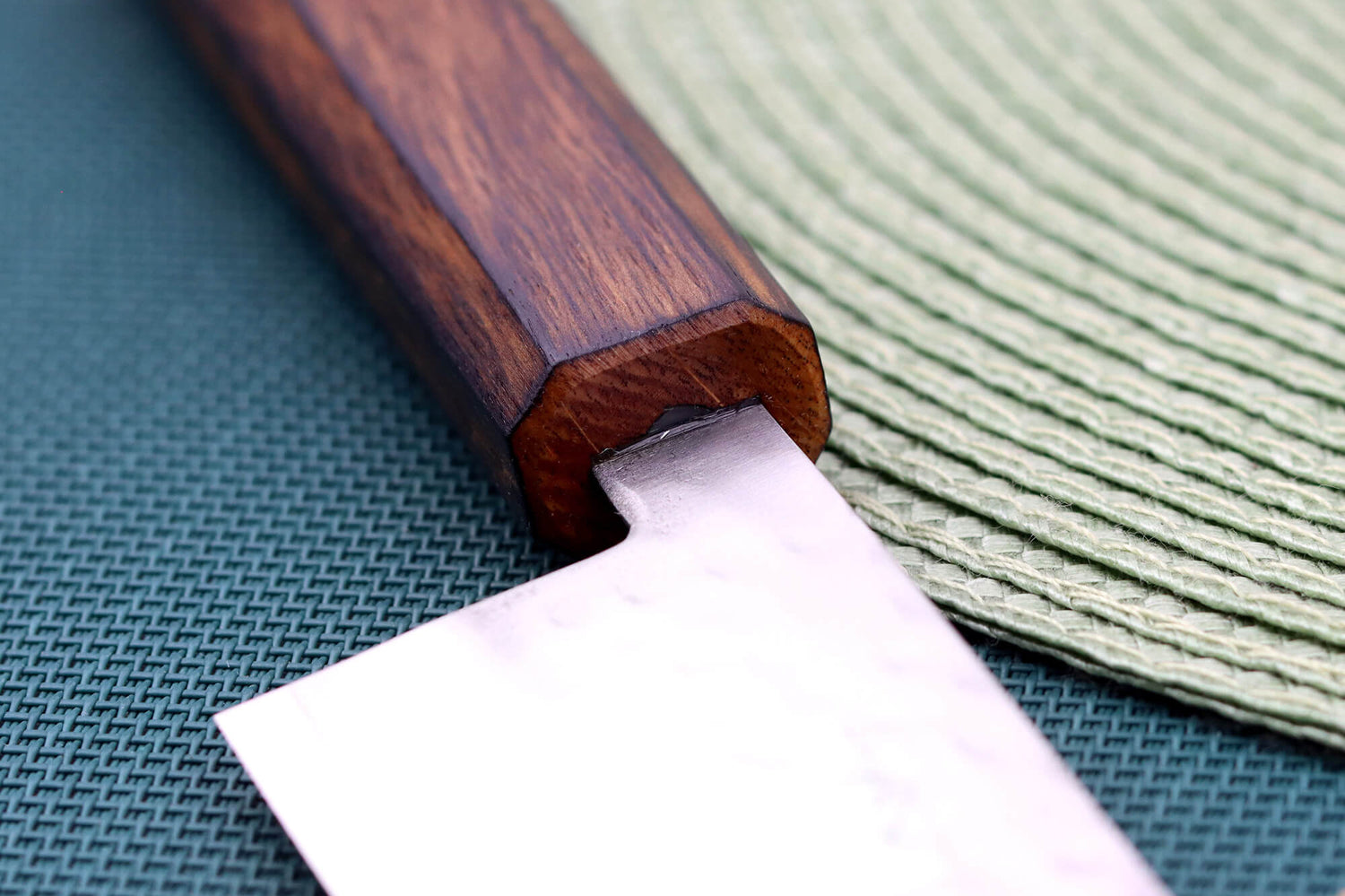 Couteau de chef 18cm japonais artisanal Masutani martelé manche en chêne