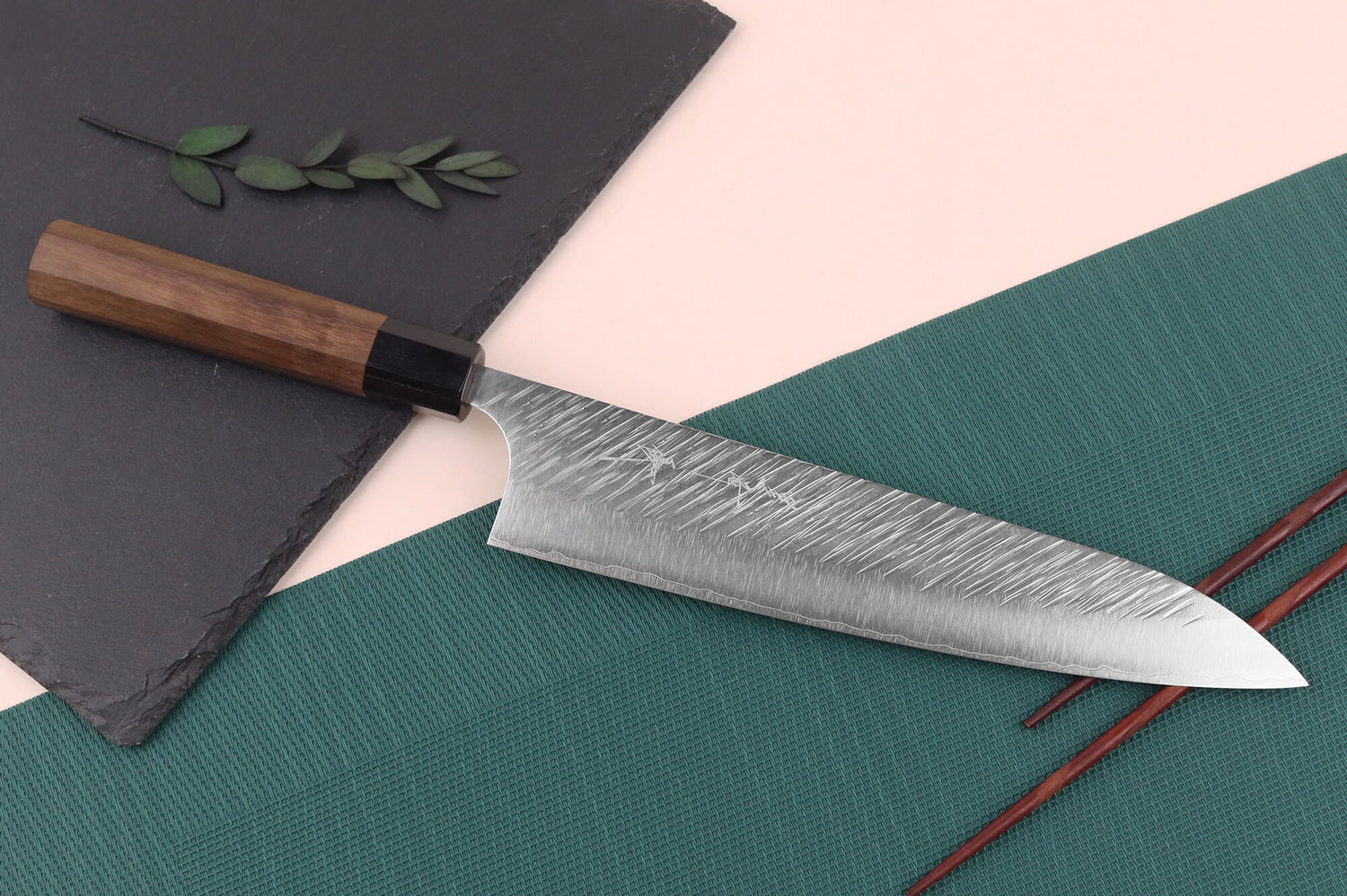 Couteau de chef japonais artisanal Yu Kurosaki Fujin 24cm SG2