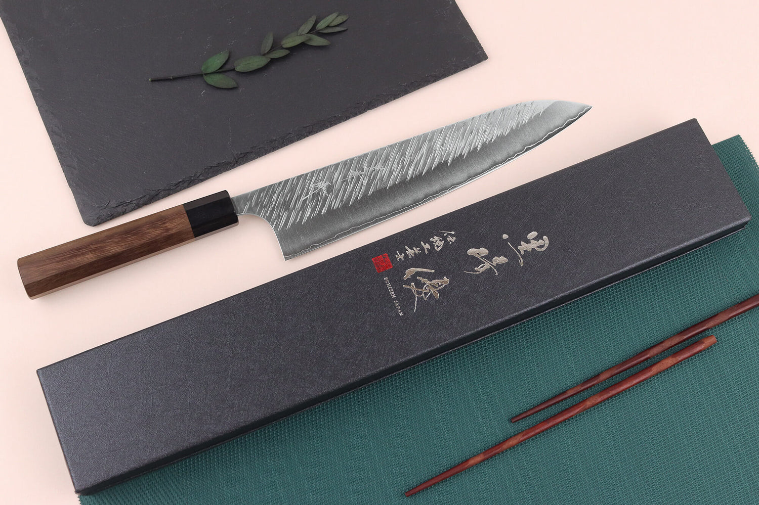 Couteau de chef japonais artisanal Yu Kurosaki Fujin 24cm SG2