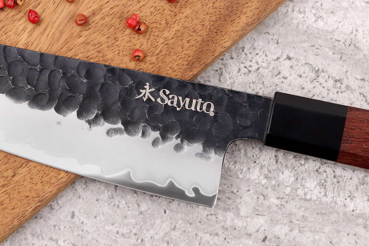 Couteau de chef Sayuto Séquoia San Mai martelé 21cm