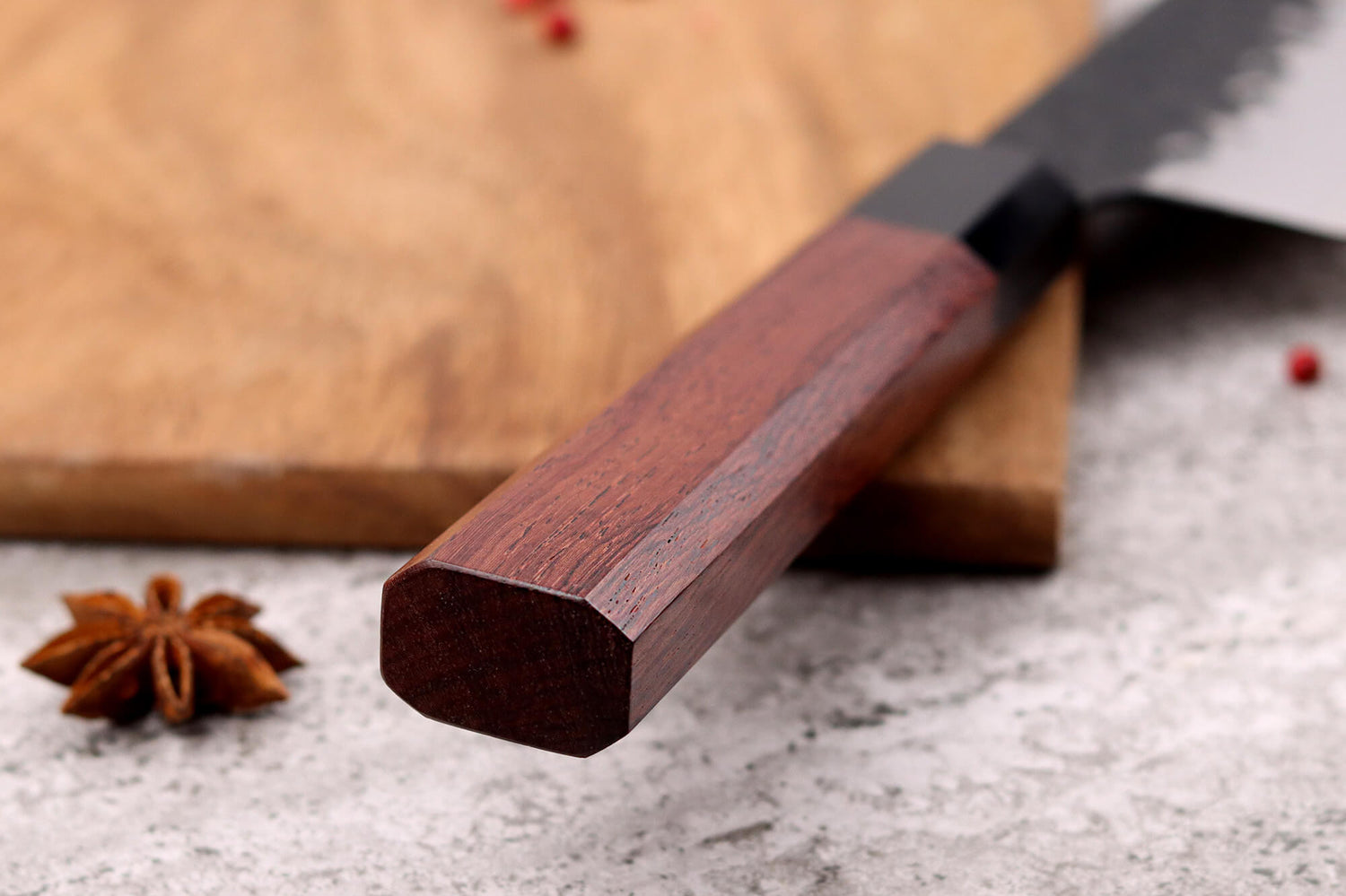 Couteau de chef Sayuto Séquoia San Mai martelé 21cm