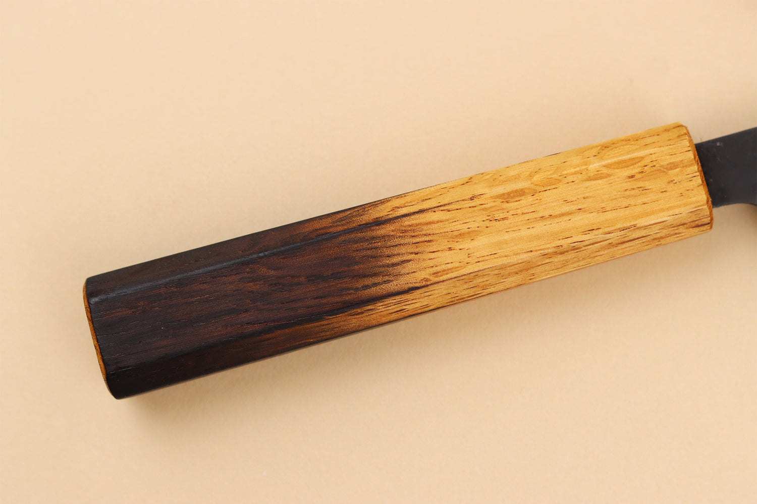 Couteau sujihiki 24cm japonais artisanal Yuzo Black AS chêne brûlé