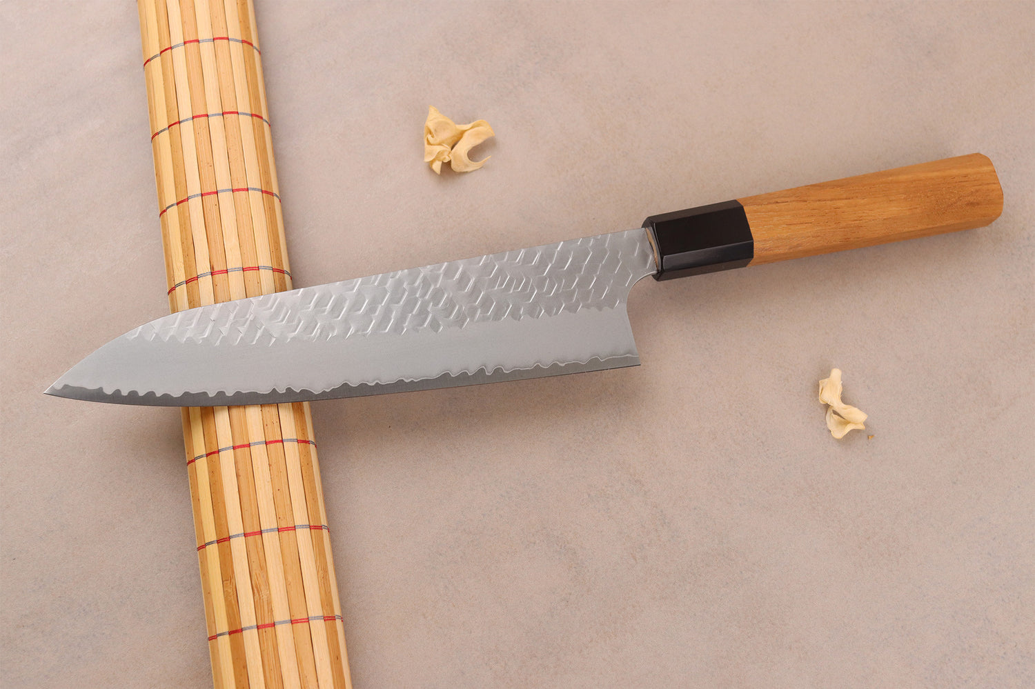 Couteau de chef 20cm japonais artisanal Nigara Hamono Migaki Tsuchime SG2 teck