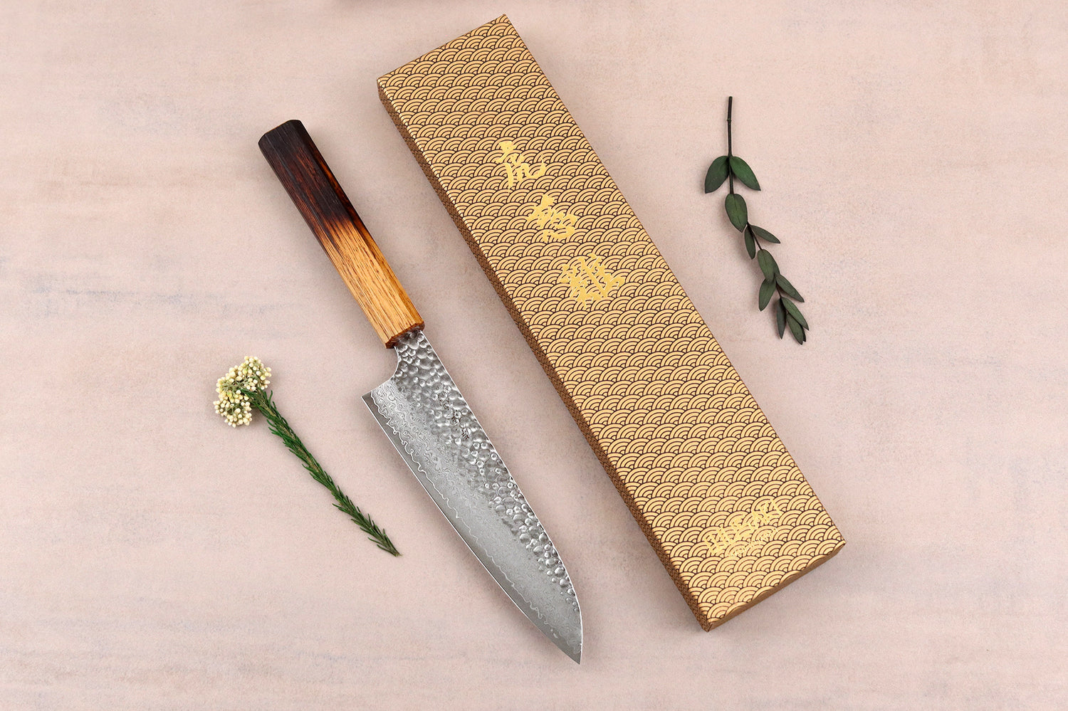 Couteau santoku 17cm japonais artisanal Wusaki Yaketa VG10 damas chêne brûlé