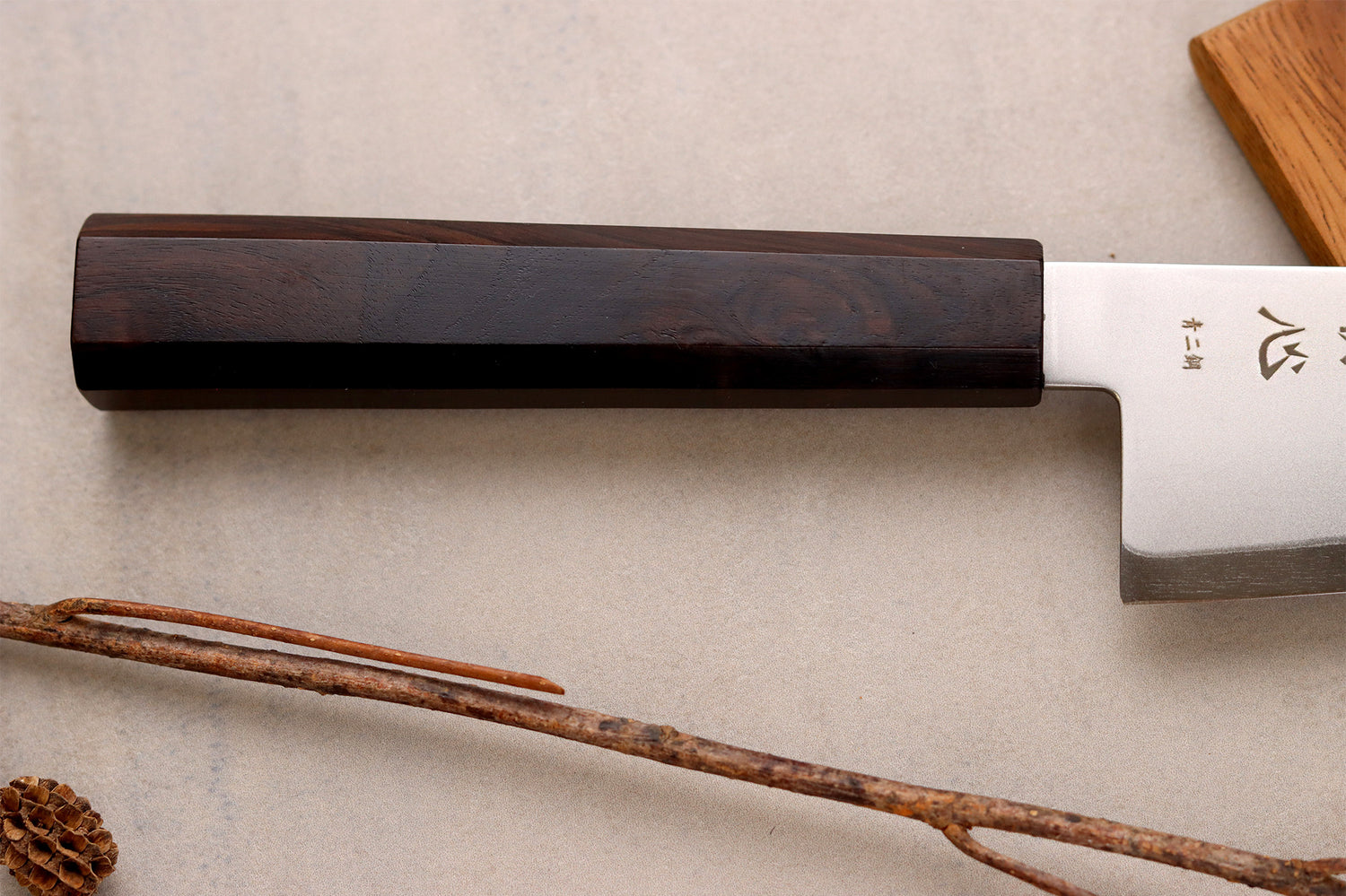 Couteau de chef gyuto 21cm japonais artisanal Hatsukokoro Kaijin BS2 ébène