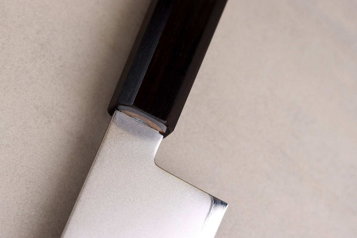 Couteau santoku 17cm japonais artisanal Hatsukokoro Kaijin BS2 ébène