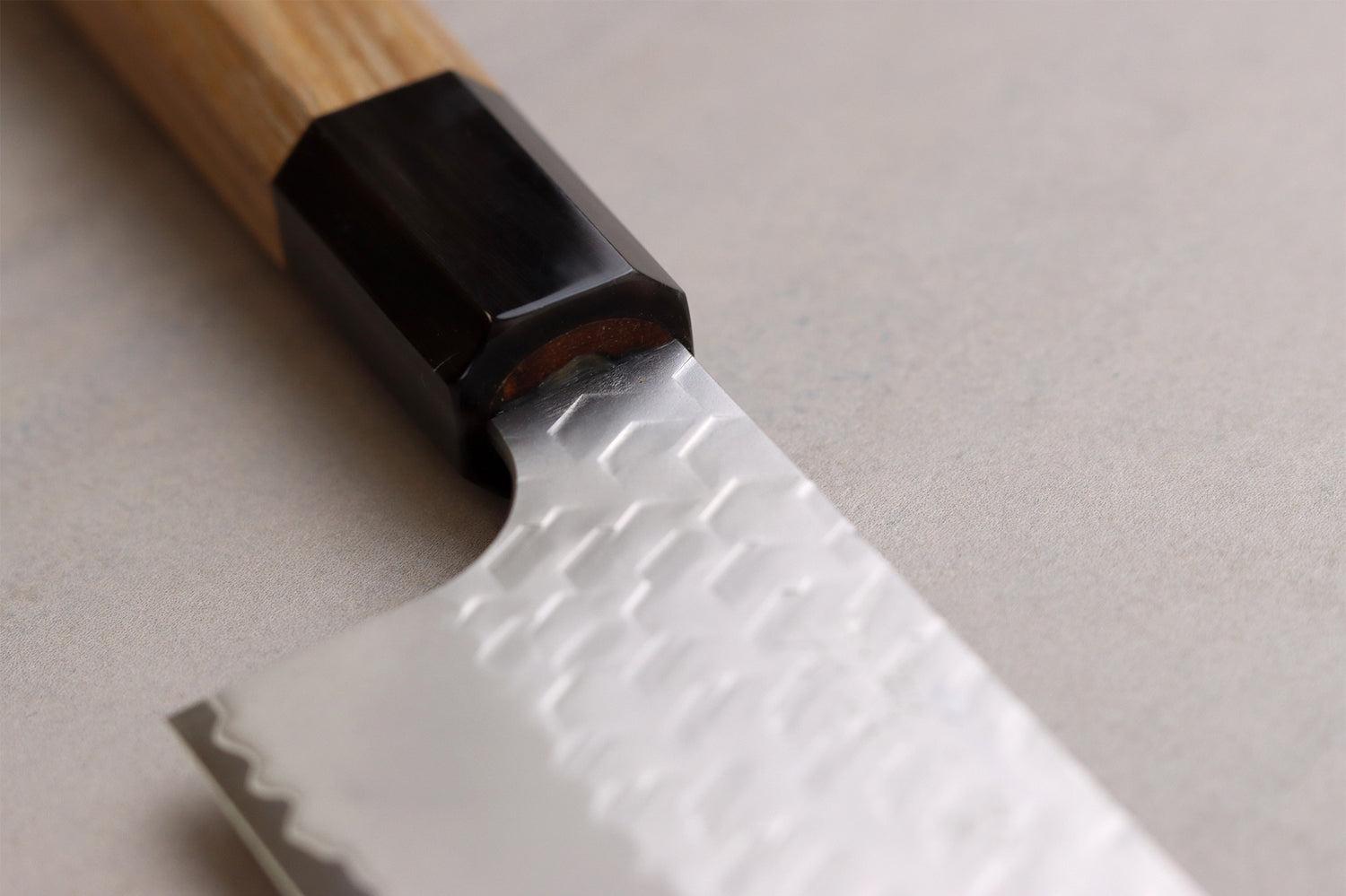 Couteau bunka 17cm japonais artisanal Nigara Hamono Migaki Tsuchime SG2 teck