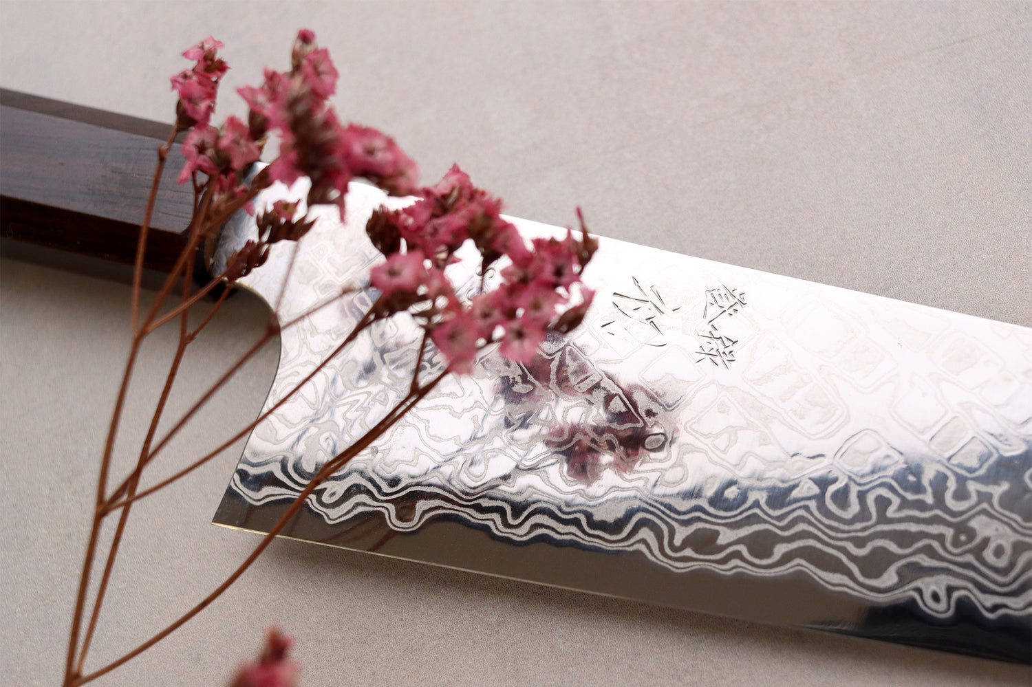 Couteau santoku 18cm japonais artisanal Hatsukokoro Ginga ATS-34 Damas ébène