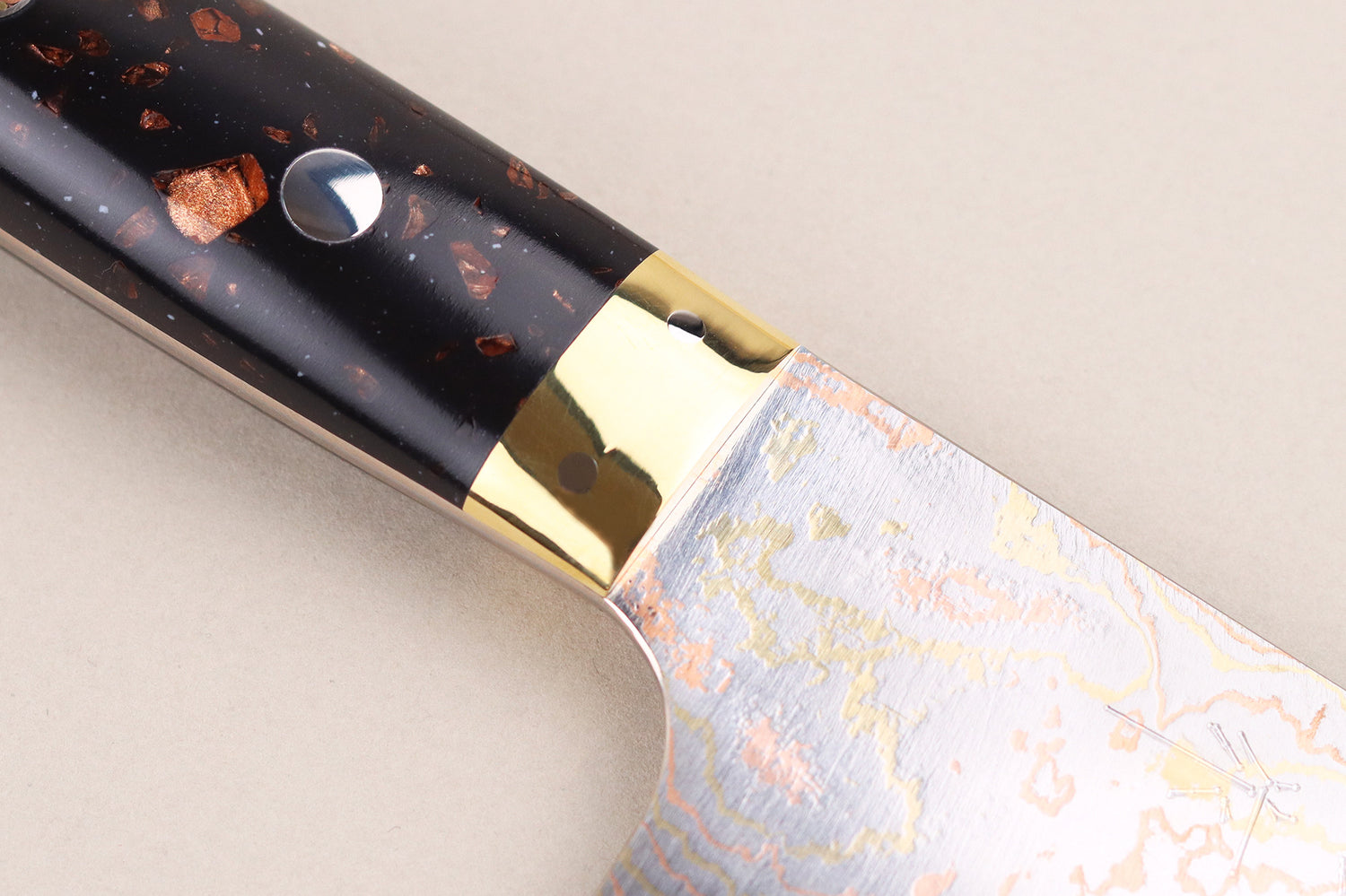 Couteau santoku 16,5cm japonais artisanal Takeshi Saji BS2 Rainbow
