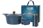 Coffret mystère Cookut L'incroyable Cocotte de Noël myrtille avec poignée et maniques incluses + cadeau offert - 24cm