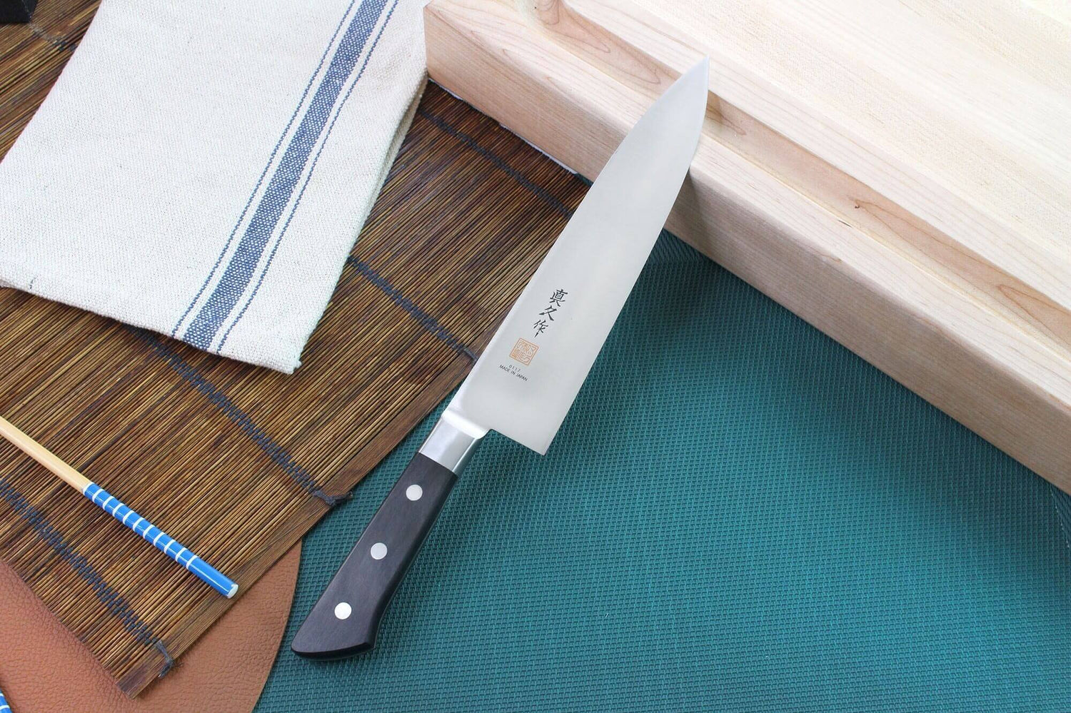 Couteau de chef japonais MAC Professional 22cm