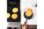 Spatule extra large flexible ajourée OXO en silicone