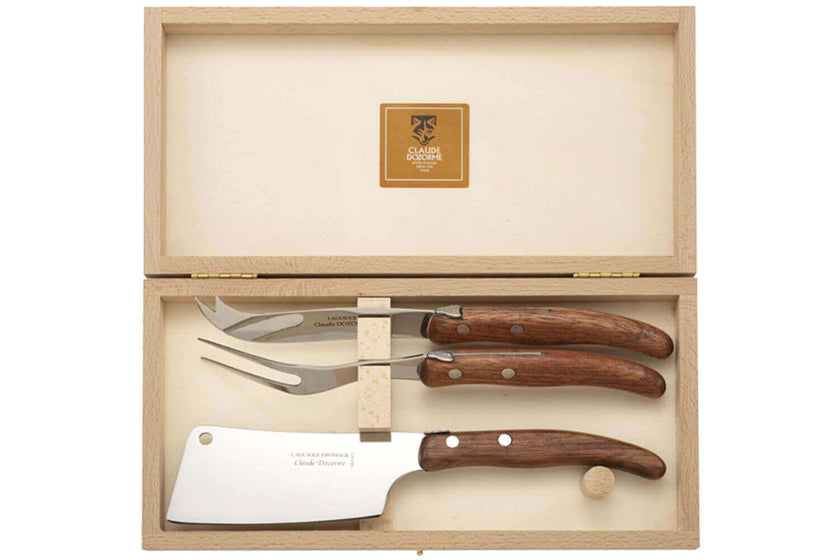 Coffret service à fromage Laguiole Claude Dozorme comprenant trois pièces avec manches en bois