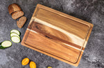 Planche à découper Wusaki en acacia double face avec rigoles 41x31cm