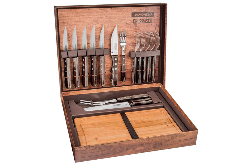 Mallette barbecue Tramontina Churrasco ouverte avec quinze pièces et planche à découper