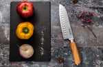 Couteau santoku Wusaki Damas 10Cr alvéolé 18cm manche en olivier