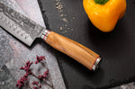 Couteau santoku Wusaki Damas 10Cr alvéolé 18cm manche en olivier