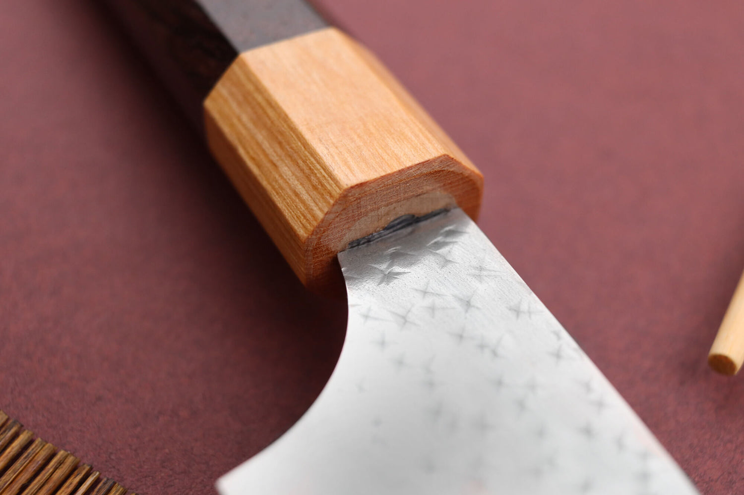 Couteau sujihiki kiritsuke japonais artisanal martelé Yu Kurosaki senko 24cm acier SG2