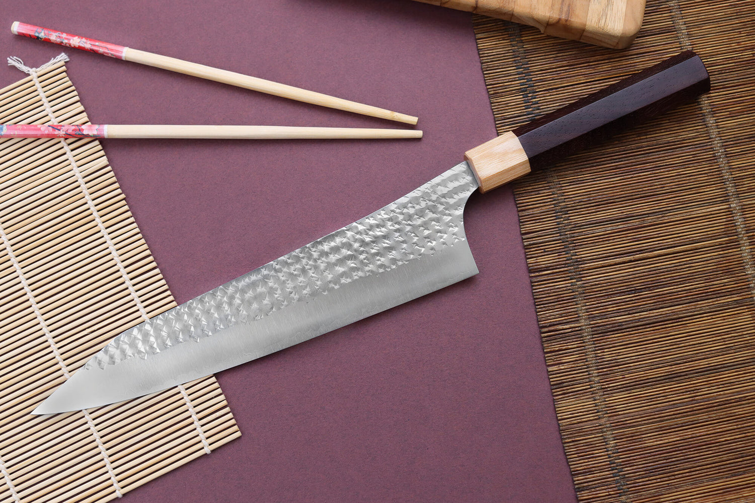 Couteau de chef kiritsuke japonais artisanal martelé Yu Kurosaki senko 24cm acier SG2