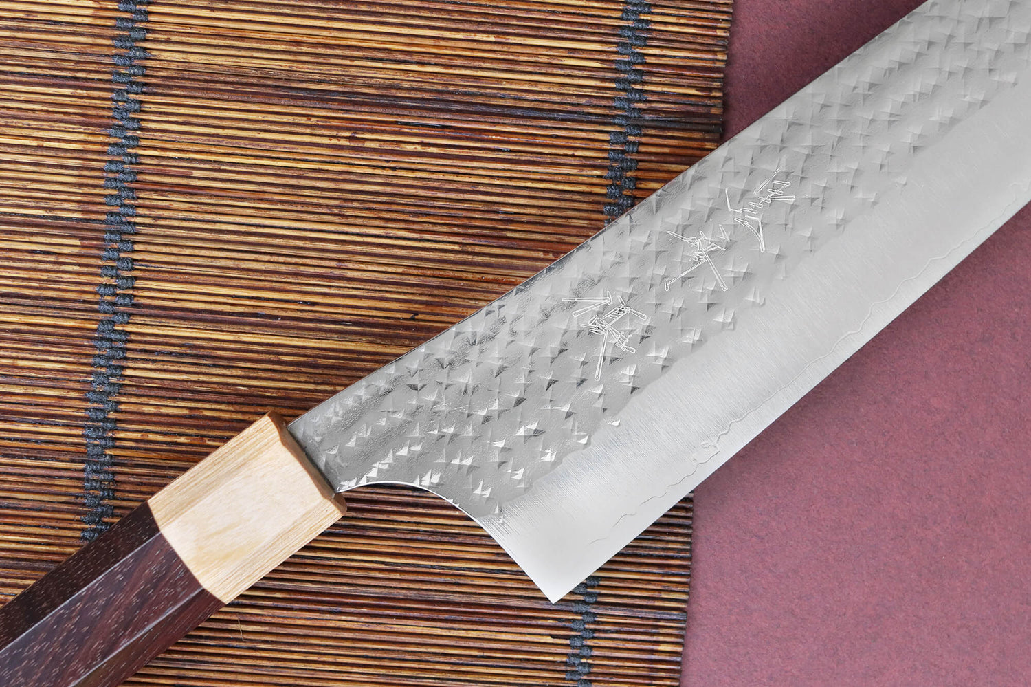Couteau de chef kiritsuke japonais artisanal martelé Yu Kurosaki senko 24cm acier SG2