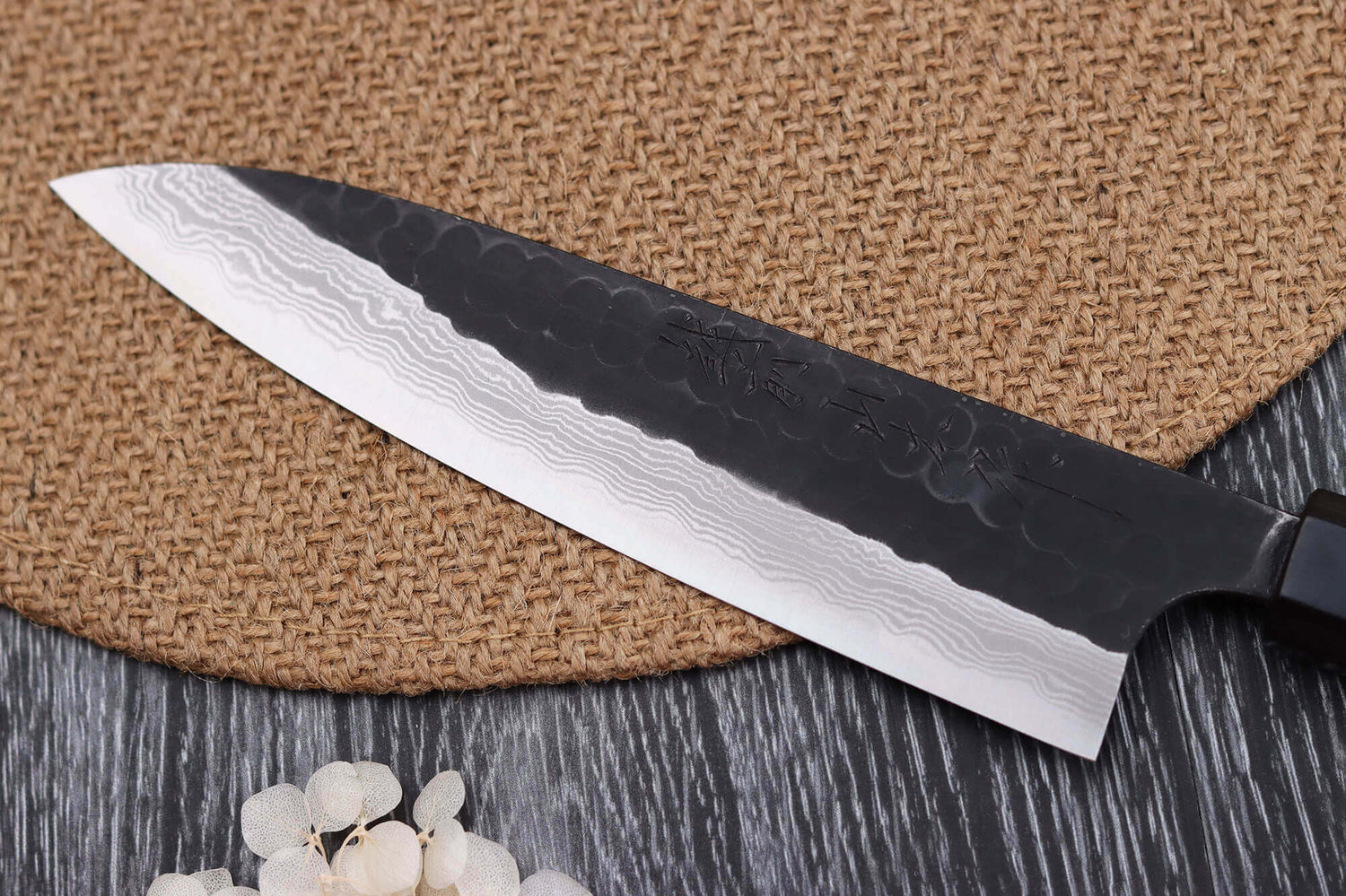 Couteau de chef japonais artisanal Nao Yamamoto Damas AS brut de forge 18cm