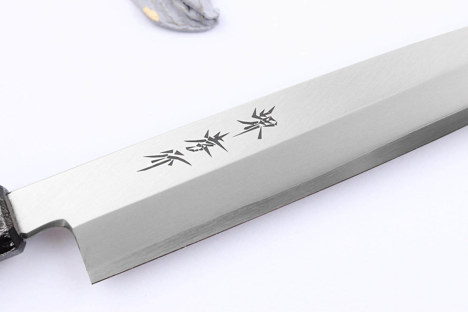 Couteau yanagiba japonais 21cm Sakai Takayuki Nanairo manche en résine ABS laquée