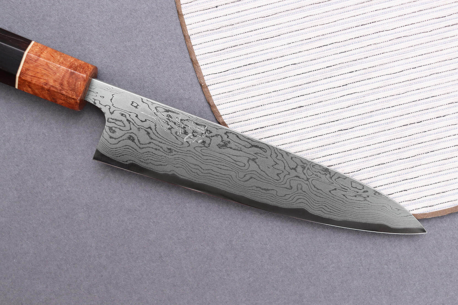 Couteau universel 15cm japonais artisanal Toshihiro Wakui Aogami 2 damas laminé