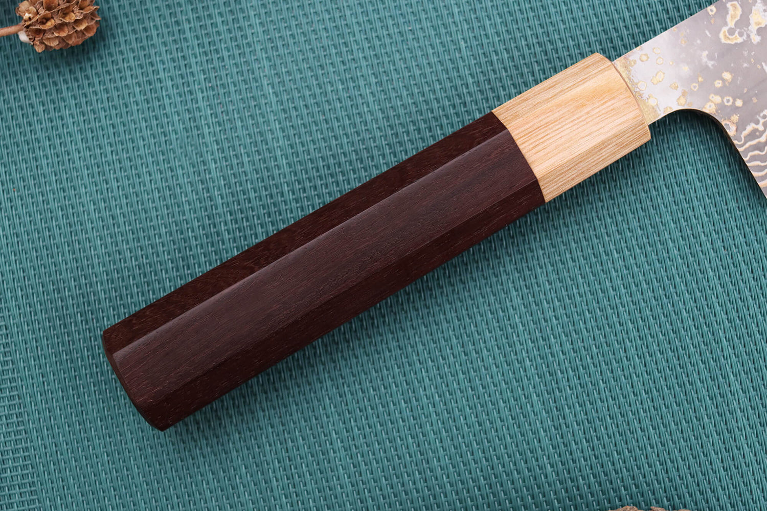 Couteau santoku 16,5cm japonais artisanal Takeshi Saji VG10 Gold