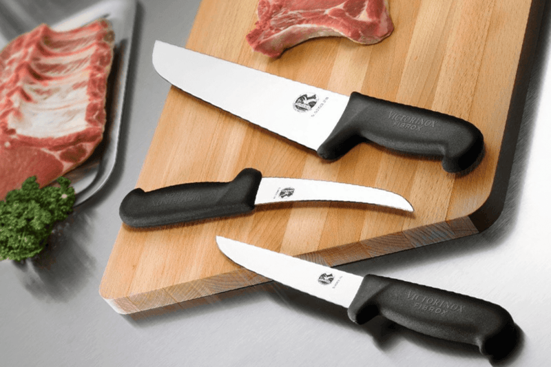 3 couteaux Victorinox manche noir