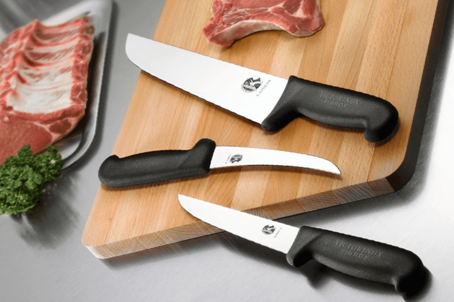 3 couteaux Victorinox manche noir